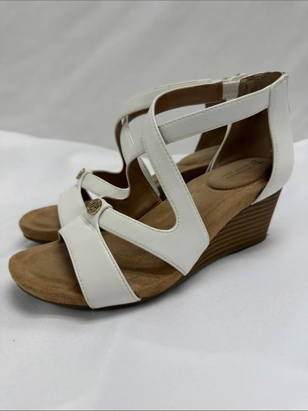 Giani Bernini White Strappy Wedge Sandals with Brown Wedge